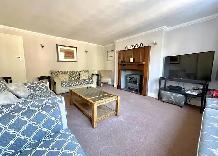Luxury Hebden Bridge Apartment With River Views